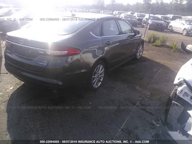 3FA6P0LU5HR232938 - 2017 FORD FUSION SE HYBRID GRAY photo 4