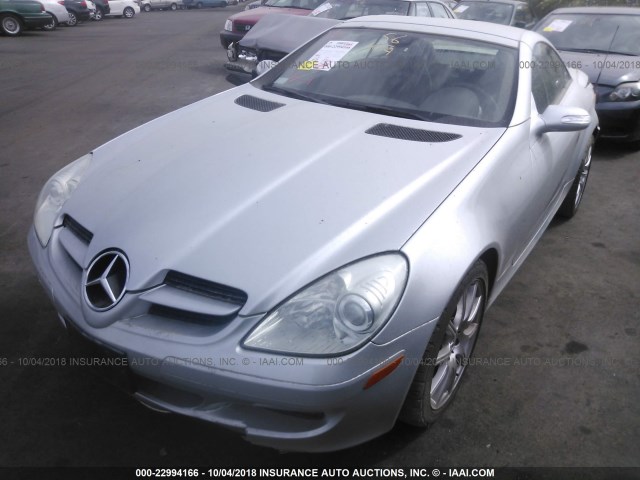 WDBWK56FX6F119188 - 2006 MERCEDES-BENZ SLK 350 SILVER photo 2