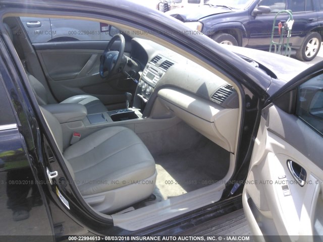 4T1BF3EK8AU023969 - 2010 TOYOTA CAMRY SE/LE/XLE BLACK photo 5