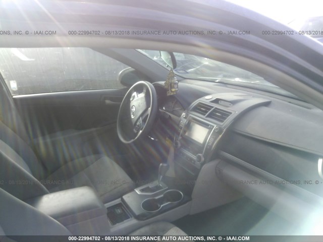 4T1BF1FKXEU425372 - 2014 TOYOTA CAMRY L/SE/LE/XLE Qara foto 5