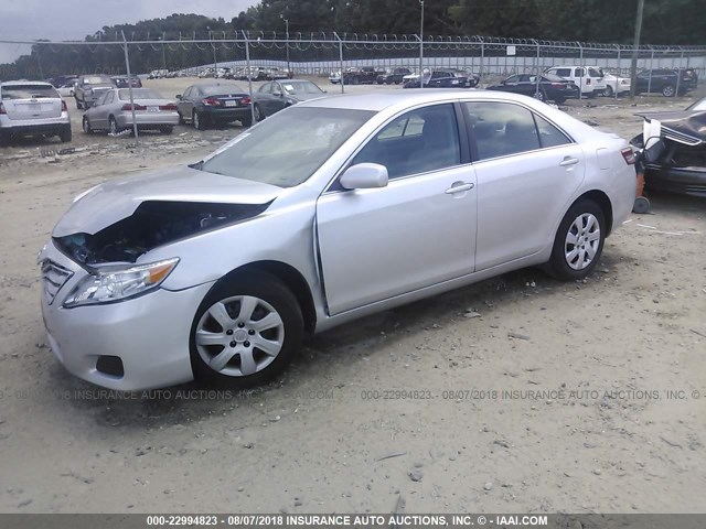4T1BF3EK5BU680472 - 2011 TOYOTA CAMRY SE/LE/XLE SILVER photo 2