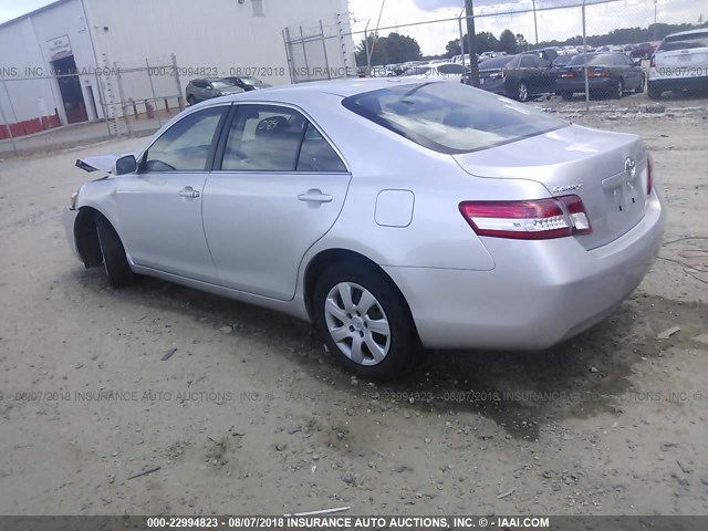 4T1BF3EK5BU680472 - 2011 TOYOTA CAMRY SE/LE/XLE SILVER photo 3