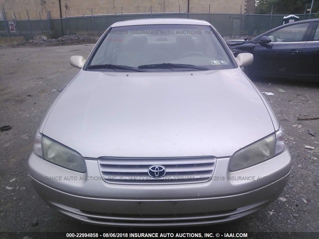 4T1BG28K7XU581839 - 1999 TOYOTA CAMRY CE/LE/XLE 棕色 照片 6