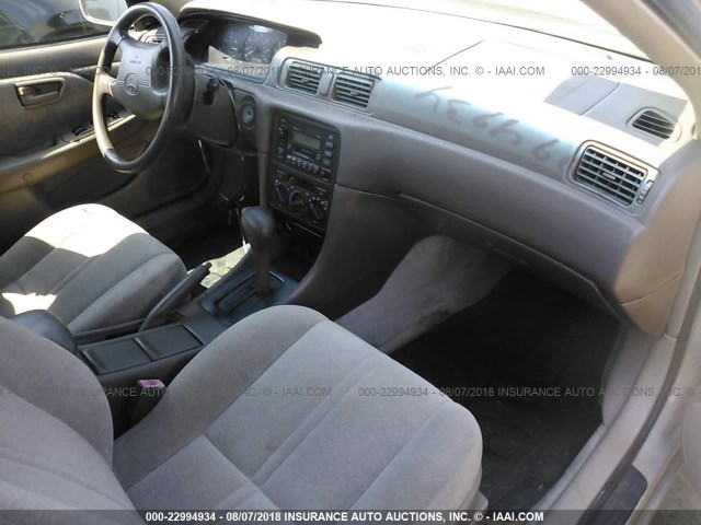 4T1BG22K8XU912758 - 1999 TOYOTA CAMRY CE/LE/XLE 棕色 照片 5