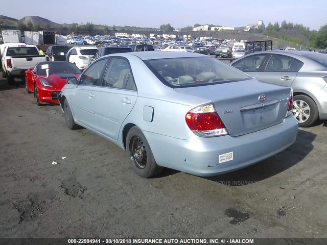 4T1BE32K15U557117 - 2005 TOYOTA CAMRY LE/XLE/SE 浅蓝色 照片 3