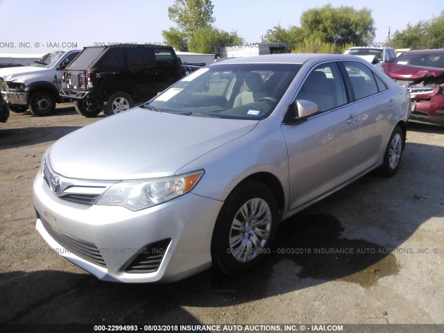 4T1BF1FK9DU694025 - 2013 TOYOTA CAMRY L/SE/LE/XLE 银色 照片 2