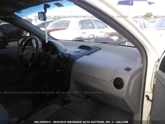 KL1TD62685B477039 - 2005 CHEVROLET AVEO LS WHITE photo 5