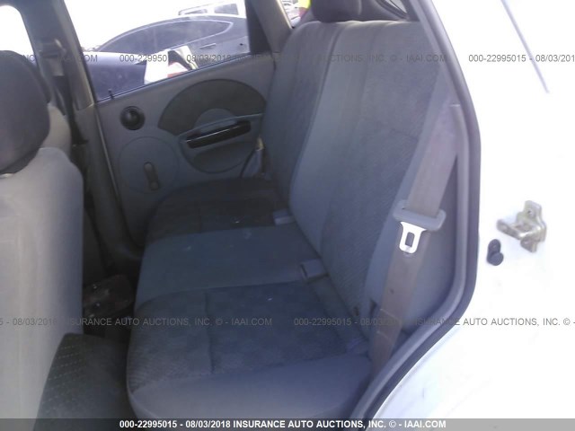 KL1TD62685B477039 - 2005 CHEVROLET AVEO LS WHITE photo 8