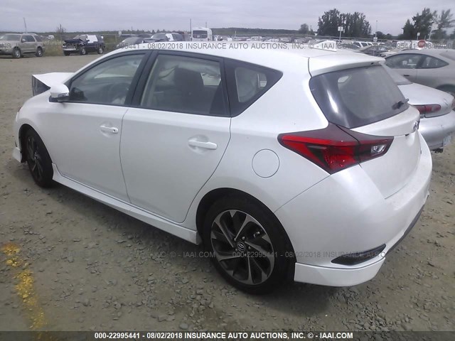 JTNKARJE6JJ561105 - 2018 TOYOTA COROLLA IM WHITE photo 3