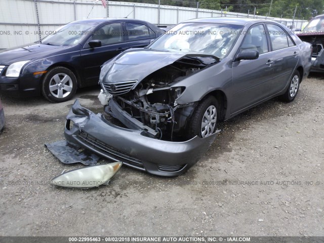 JTDBE32K263058127 - 2006 TOYOTA CAMRY LE/XLE 灰色 照片 2