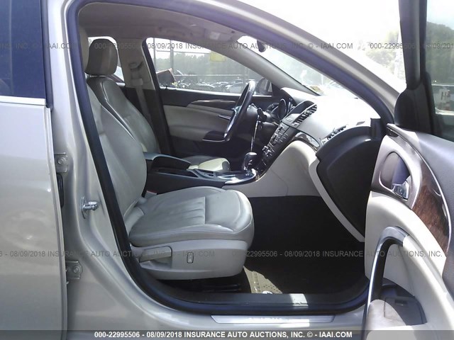 2G4GR5EKXC9106621 - 2012 BUICK REGAL GOLD photo 5