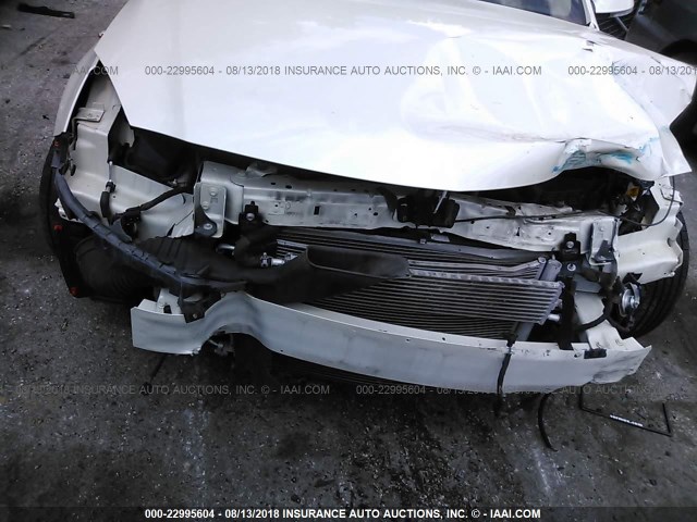 2G4GT5GR4D9164236 - 2013 BUICK REGAL PREMIUM WHITE photo 6