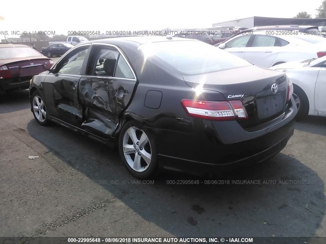 4T1BF3EK4AU050909 - 2010 TOYOTA CAMRY SE/LE/XLE შავი ფოტო 3
