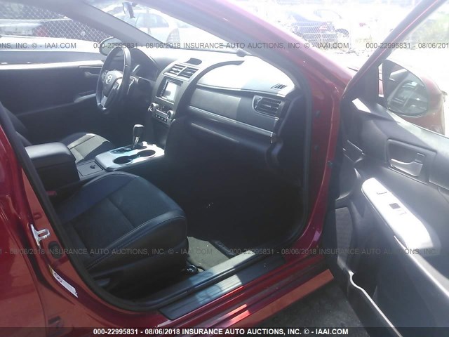 4T1BF1FK8CU576031 - 2012 TOYOTA CAMRY SE/LE/XLE წითელი ფოტო 5