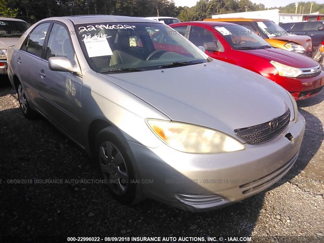 4T1BE32K02U581808 - 2002 TOYOTA CAMRY LE/XLE/SE Gümüş foto 1