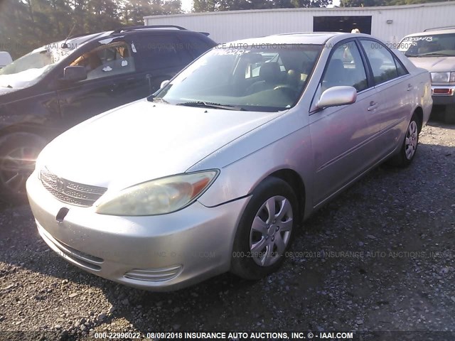 4T1BE32K02U581808 - 2002 TOYOTA CAMRY LE/XLE/SE Gümüş foto 2