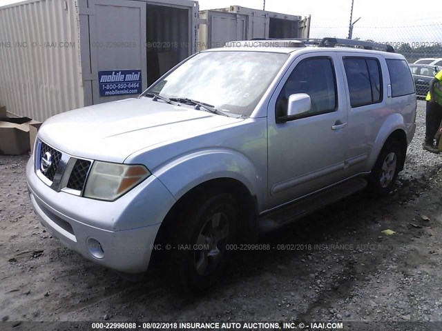 5N1AR18U65C751452 - 2005 NISSAN PATHFINDER LE/SE/XE SILVER photo 2