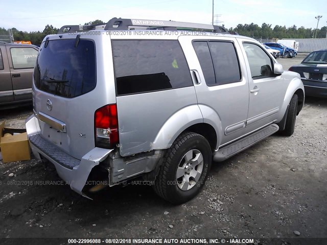 5N1AR18U65C751452 - 2005 NISSAN PATHFINDER LE/SE/XE SILVER photo 4