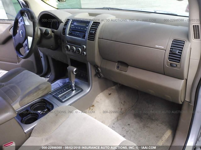 5N1AR18U65C751452 - 2005 NISSAN PATHFINDER LE/SE/XE SILVER photo 5