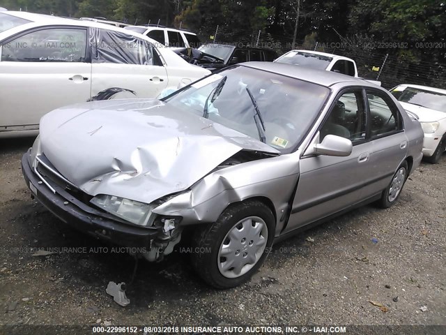 1HGCD5637TA293847 - 1996 HONDA ACCORD LX/EX Champagne photo 2