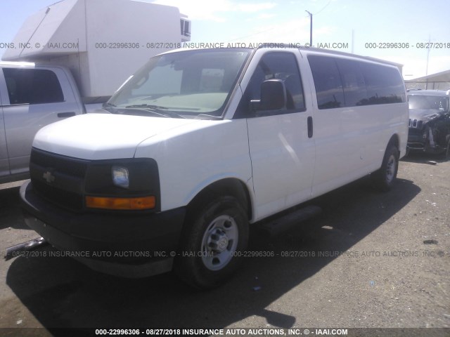 1GAZGNFG4H1101819 - 2017 CHEVROLET EXPRESS G3500 LS WHITE photo 2