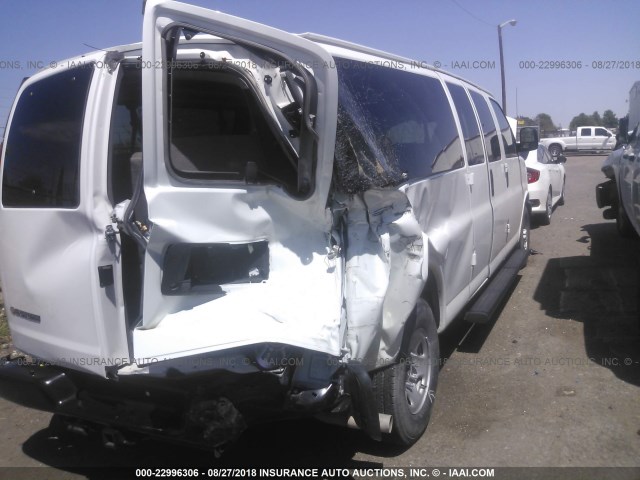 1GAZGNFG4H1101819 - 2017 CHEVROLET EXPRESS G3500 LS 白色 照片 4