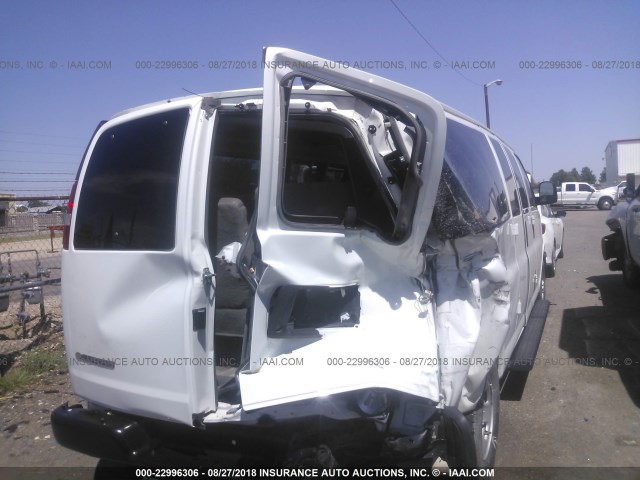 1GAZGNFG4H1101819 - 2017 CHEVROLET EXPRESS G3500 LS 白色 照片 6