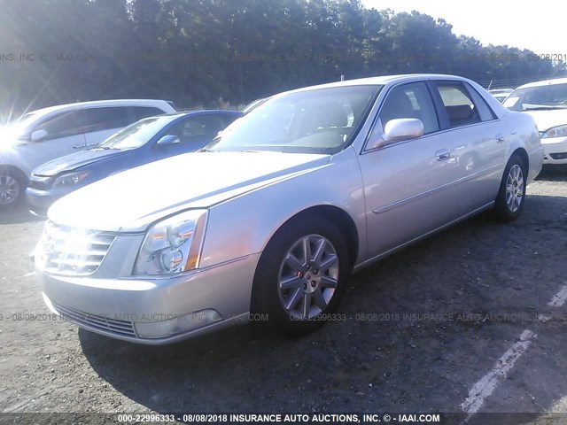 1G6KH5E62BU112681 - 2011 CADILLAC DTS PREMIUM COLLECTION SILVER photo 2