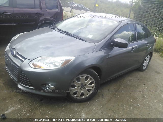 1FAHP3F2XCL156905 - 2012 FORD FOCUS SE 灰色 照片 2