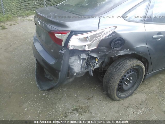 1FAHP3F2XCL156905 - 2012 FORD FOCUS SE 灰色 照片 6