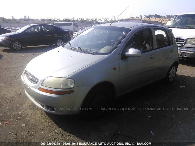 KL1TD62674B147388 - 2004 CHEVROLET AVEO SILVER photo 2