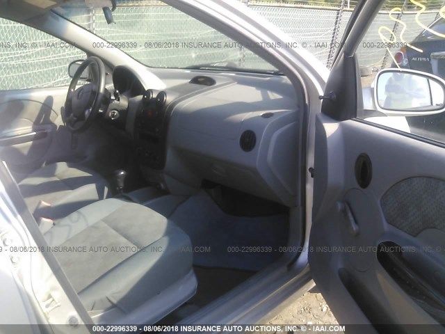 KL1TD62674B147388 - 2004 CHEVROLET AVEO SILVER photo 5