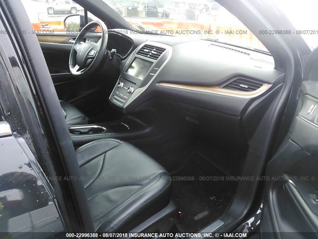 5LMCJ2A92FUJ18774 - 2015 LINCOLN MKC BLACK photo 5