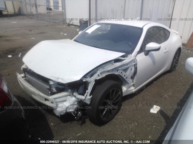 JF1ZNAA10H8705289 - 2017 TOYOTA 86 SPECIAL EDITION WHITE photo 2