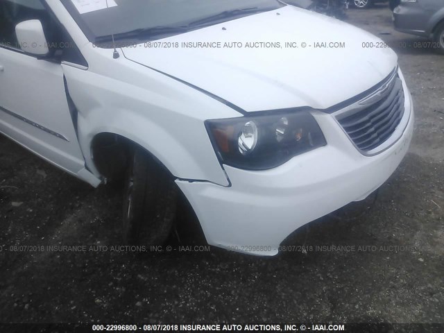 2C4RC1HG8FR582904 - 2015 CHRYSLER TOWN & COUNTRY S WHITE photo 6