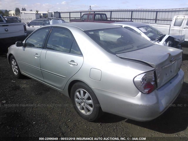 JTDBF32K640152619 - 2004 TOYOTA CAMRY LE/XLE 银色 照片 3
