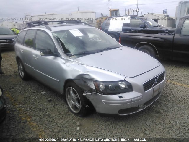 YV1MJ682852091659 - 2005 VOLVO V50 T5 SILVER photo 1