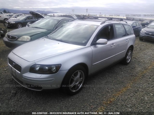 YV1MJ682852091659 - 2005 VOLVO V50 T5 SILVER photo 2