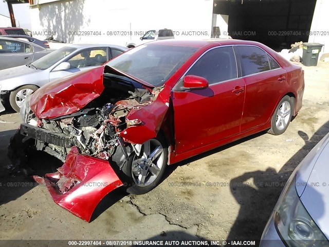 4T1BF1FK7DU641985 - 2013 TOYOTA CAMRY L/SE/LE/XLE 红色 照片 2