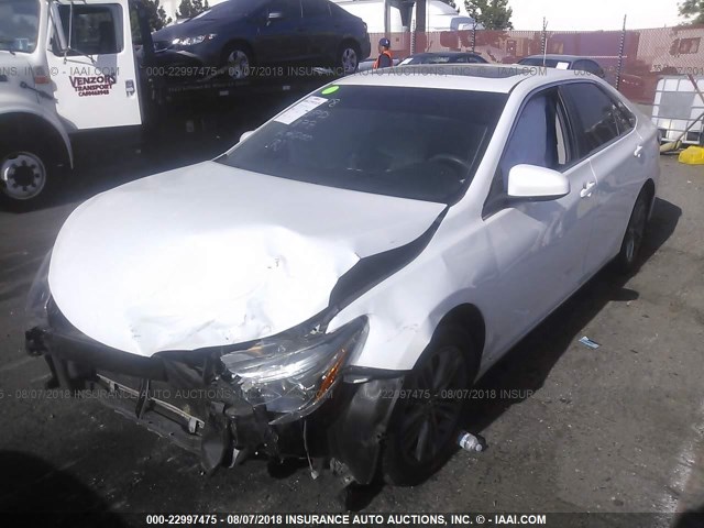 4T1BF1FK6GU132877 - 2016 TOYOTA CAMRY LE/XLE/SE/XSE WHITE photo 2