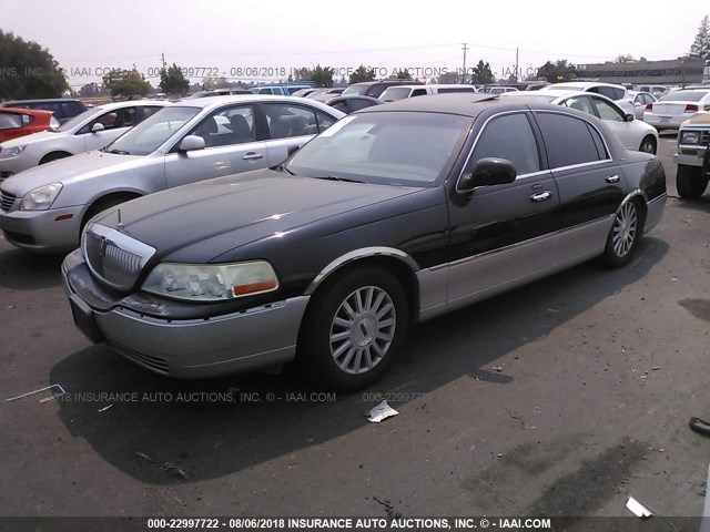 1LNHM82W03Y628178 - 2003 LINCOLN TOWN CAR SIGNATURE BLACK photo 2