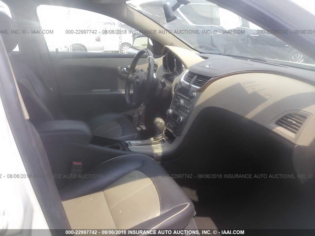 1G1ZE5E71AF144420 - 2010 CHEVROLET MALIBU LTZ 白色 照片 5