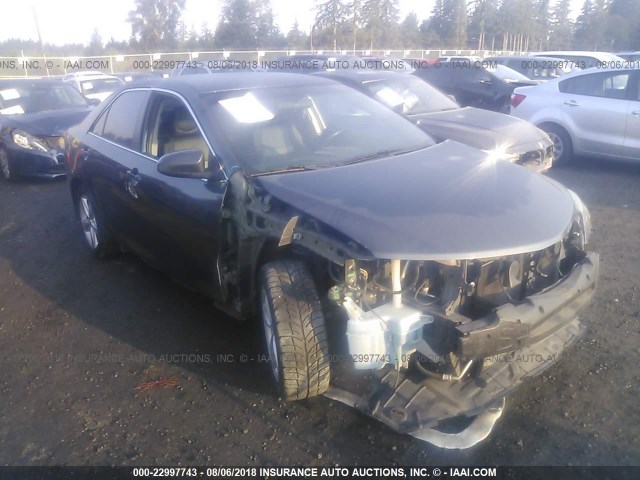4T1BF1FK1CU502966 - 2012 TOYOTA CAMRY SE/LE/XLE ნაცრისფერი ფოტო 1