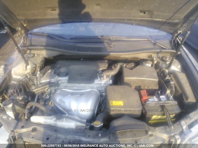 4T1BF1FK1CU502966 - 2012 TOYOTA CAMRY SE/LE/XLE ნაცრისფერი ფოტო 10