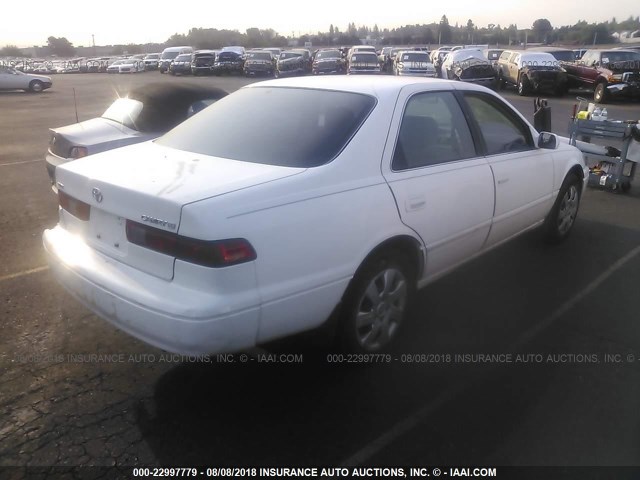 JT2BG28K9X0276041 - 1999 TOYOTA CAMRY LE/XLE WHITE photo 4