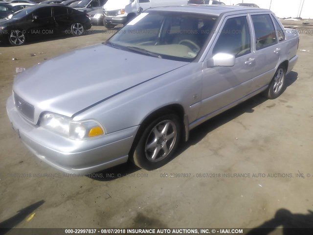 YV1LS56D5X1569102 - 1999 VOLVO S70 GLT SILVER photo 2