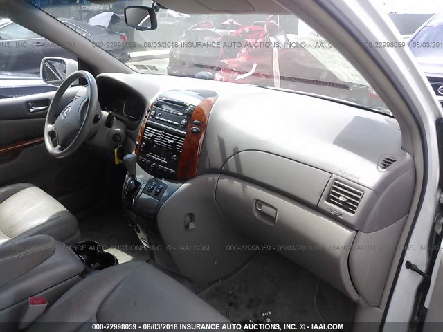 5TDZK22C57S093710 - 2007 TOYOTA SIENNA XLE/XLE LIMITED WHITE photo 5