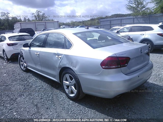 1VWBP7A31DC003643 - 2013 VOLKSWAGEN PASSAT SE SILVER photo 3