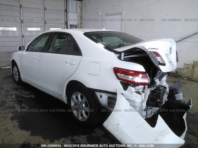 4T1BF3EK5AU560749 - 2010 TOYOTA CAMRY SE/LE/XLE WHITE photo 3