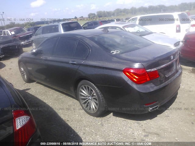 WBAKA83569CY33807 - 2009 BMW 750 I GRAY photo 3